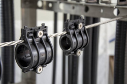 Uchwyt mocujący kabel promieniujący 7/8" do linki nośnej  o śr. 7mm