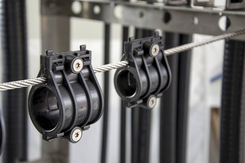 Uchwyt mocujący kabel promieniujący 7/8" do linki nośnej  o śr. 7mm